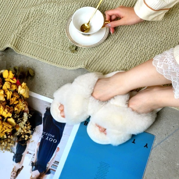 Parlovable Memory Foam Fuzzy Cross Band Comfy Slippers Open Toe - White 9-10 NWT - Picture 5 of 7